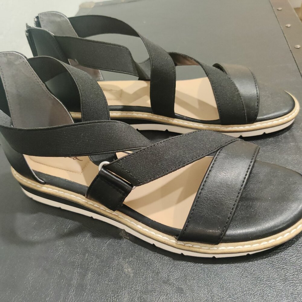 Me Too Astor Black Sandals Size 7.5M